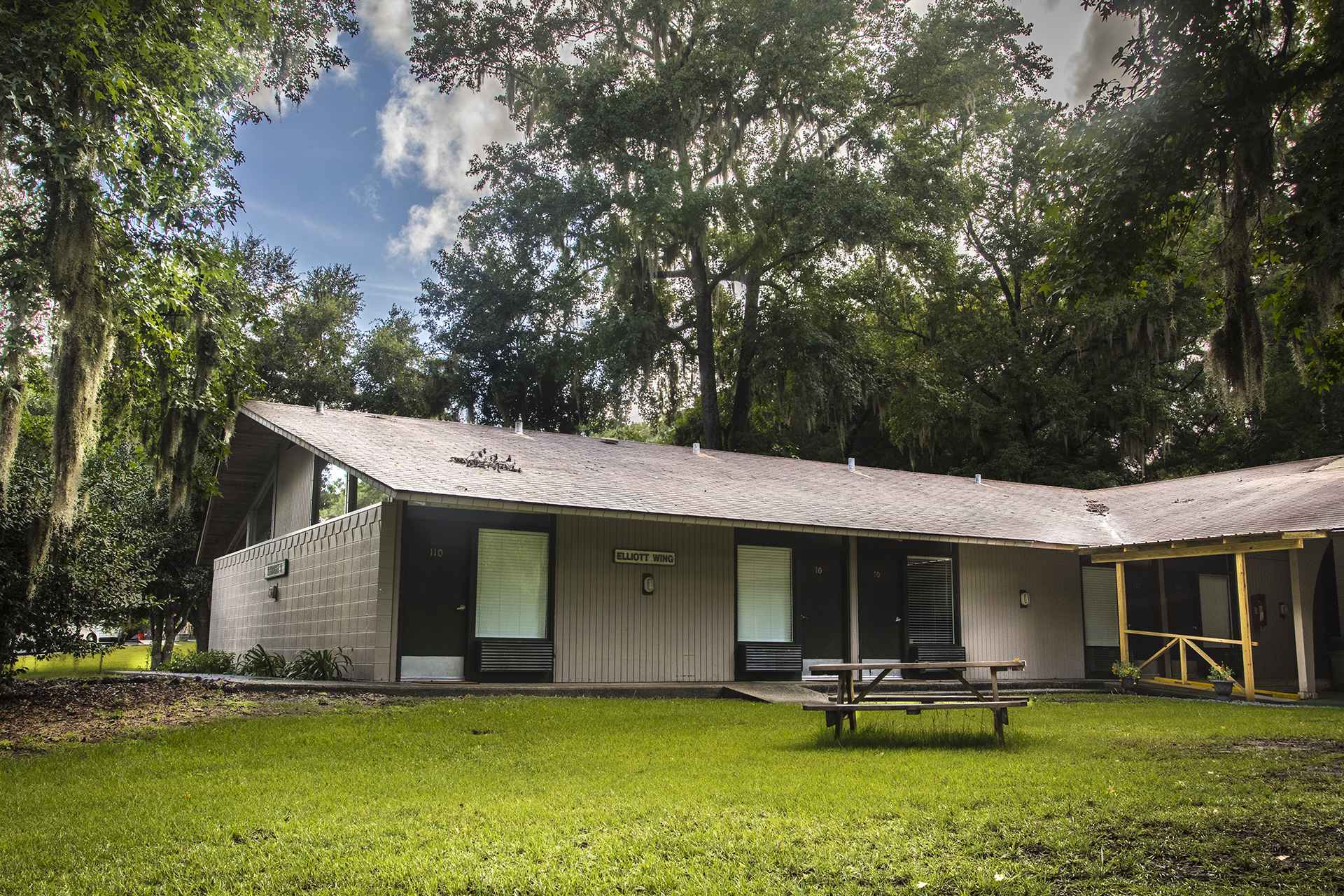 Lodge 1 (king & full with a twin)